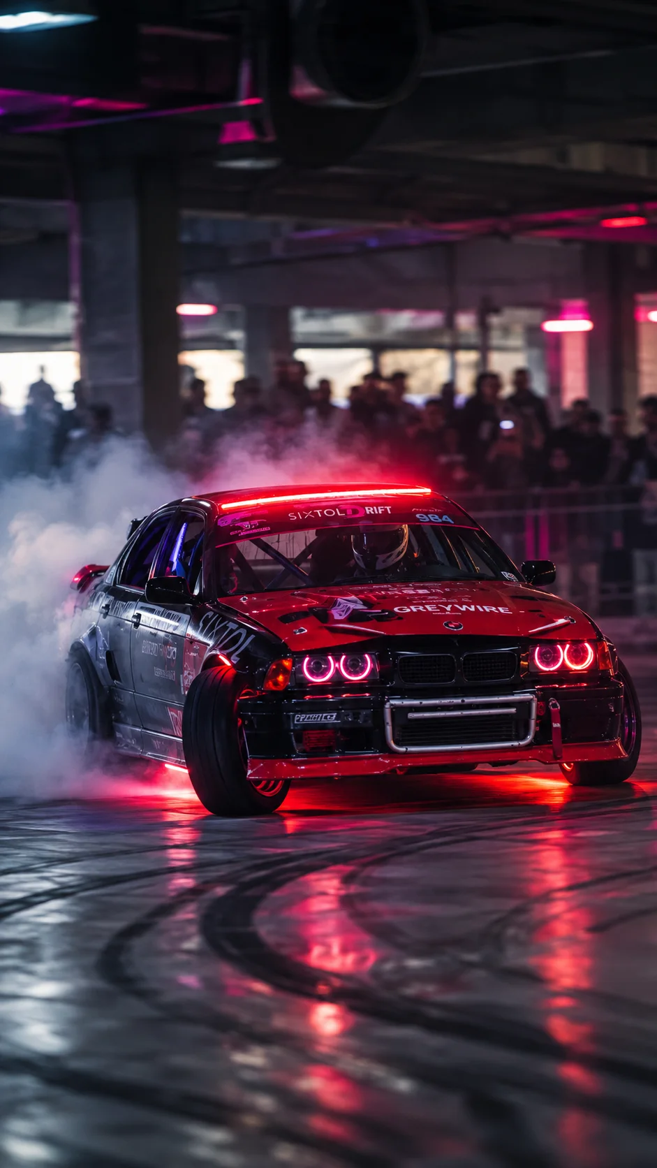 Driftové BMW v kouři a růžovém světle podzemní garáže – DRIFT Corporation
